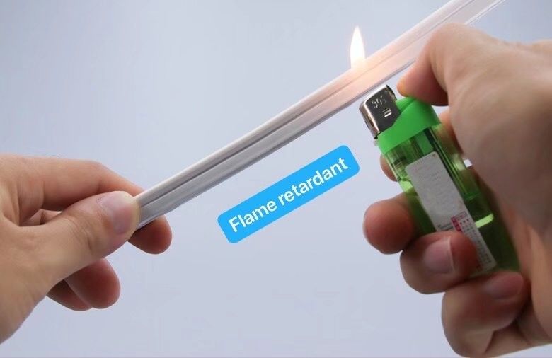 La courbure flexible menée de côté de la lampe au néon IP65 IP67 allume au néon de décoration de silicium mené 0612 10W 24V aucune tache allumant SMD2835