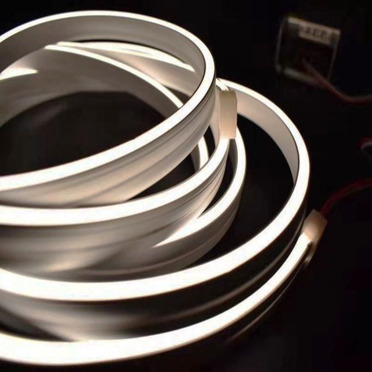 taille coupée par 50mm au néon Bendable de la lumière de bande de 6x12mm LED 6000k pour la décoration de Chambre