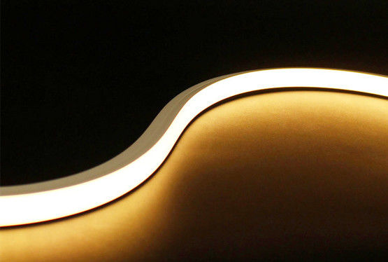 24V a mené la douille blanche de silicium des lampes au néon RGBW Flex Strip 10W 14.4W extérieurs que d'intérieur dénoyautent