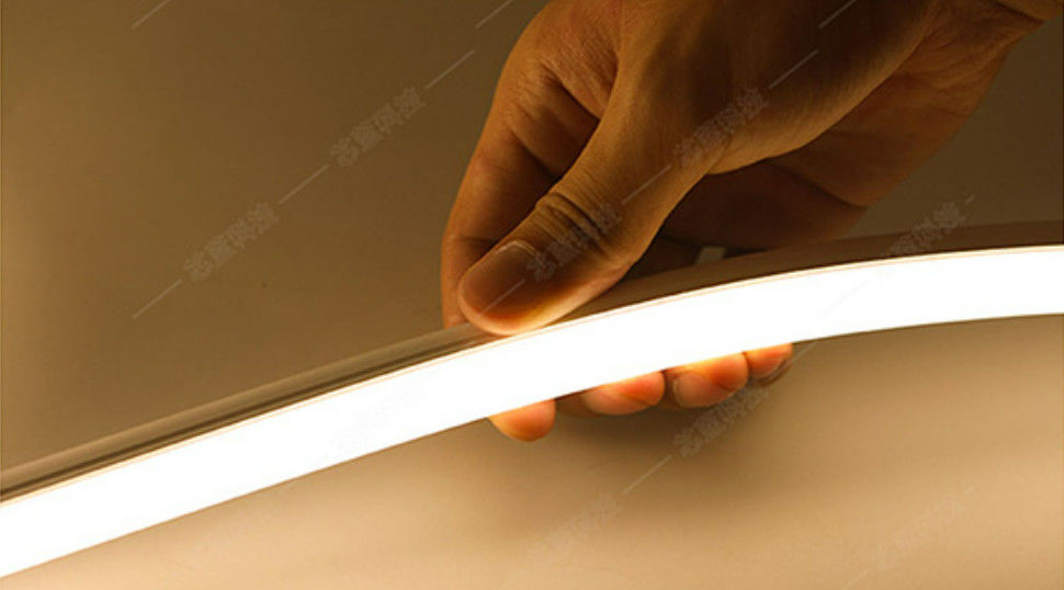 La courbure au néon de côté supérieur de Flex Tube de lumière de corde allumant le câble du silicone 24V a mené la corde au néon