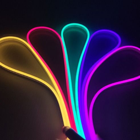 décoration étroite colorée rouge bleue flexible au néon molle IP65 de rose de la bande 12V de 6x12mm LED