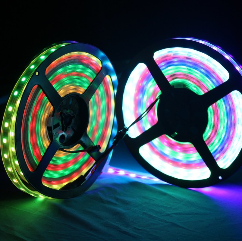 Carte PCB accessible individuelle flexible du noir 300Pixels de la lumière de bande de WS2812B LED RVB 5050SMD 16.4FT 60Pixels/M polychrome