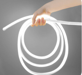 Lumière de bande flexible au néon de l'angle de faisceau 360° 10W 24V autour du néon de lumière de tube de silicone mené